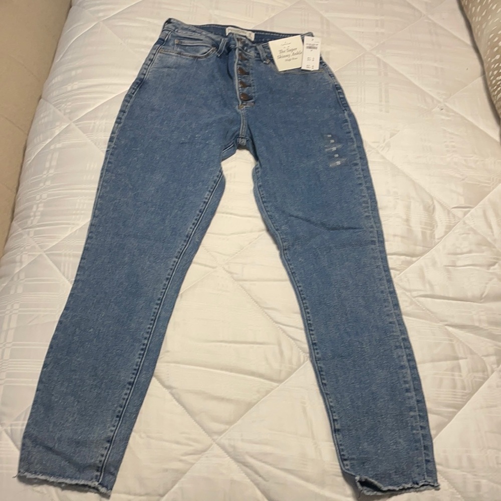 BNWT A&F Curve Love Skinny Jeans with Raw Hem